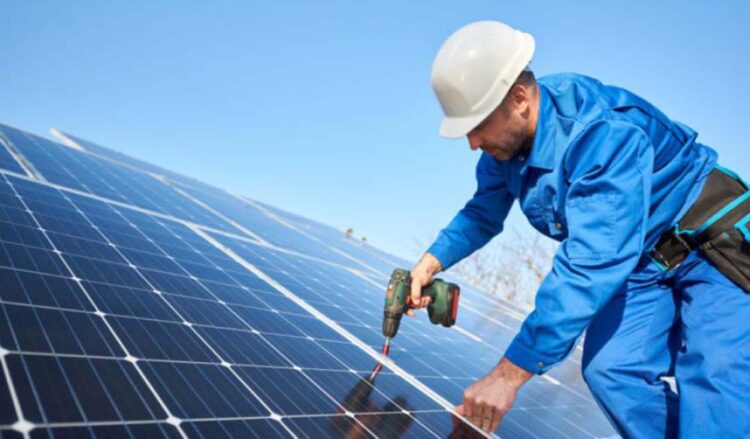 Curso de instalação de geradores de energia solar fotovoltaicos tem inscrições abertas em Paranavaí