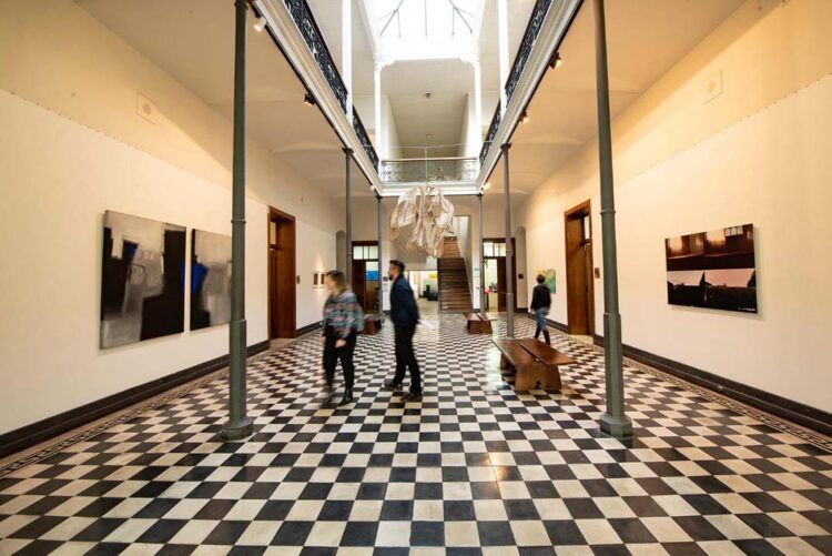 Festa Literária e novas exposições marcam a programação cultural da semana no Paraná