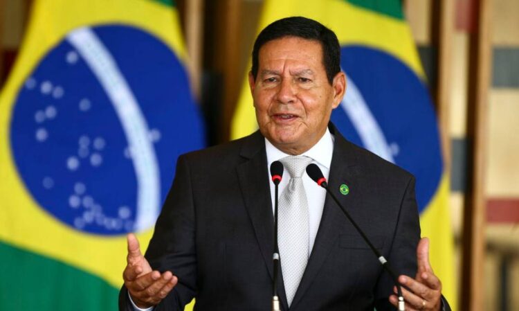 Com Bolsonaro fora, Mourão prepara discurso  em rede nacional na véspera da posse de Lula
