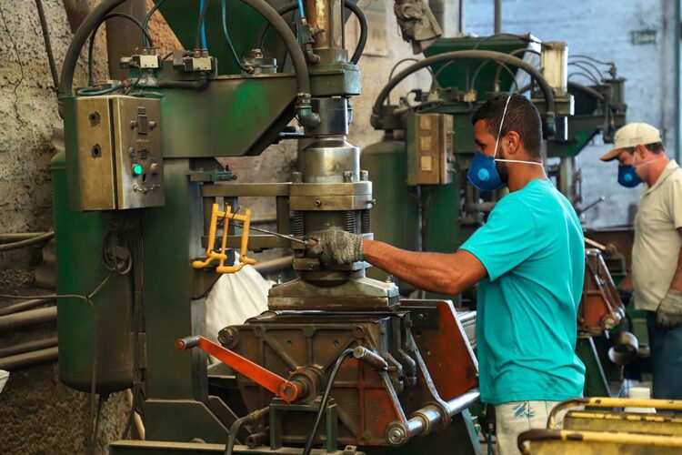 Paraná segue como o estado que mais emprega no Sul