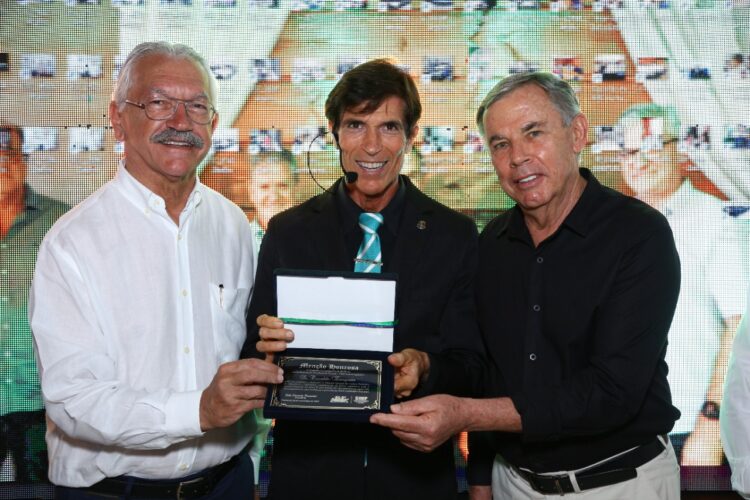 Em jantar de confraternização, SIMP homenageia Yamakawa e Zanqueta