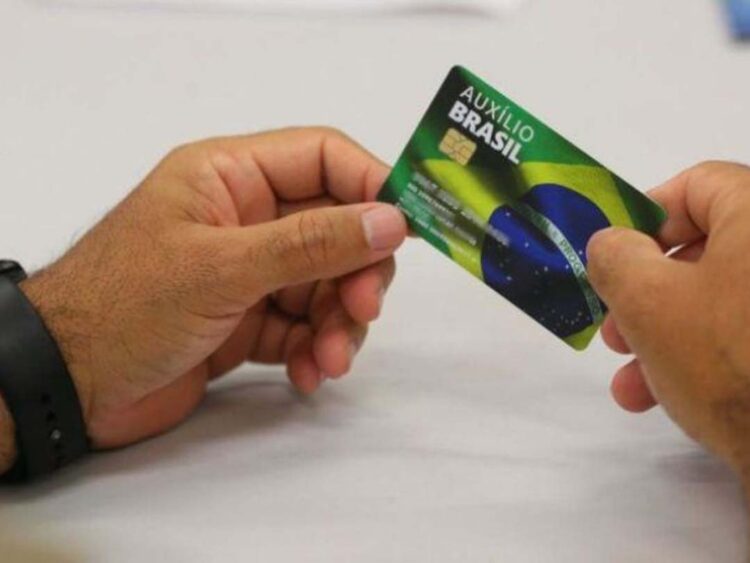 Divulgado calendário de pagamentos do Auxílio Brasil para 2023