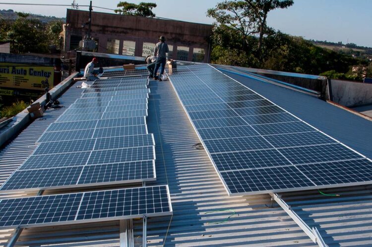 Termina dia 6 prazo para pedir acesso à energia solar com isenção até 2045
