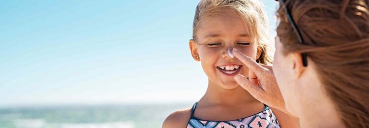 Verão, praia, piscina e os cuidados com os pequenos