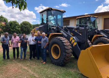 Município recebe máquina para uso dos produtores rurais