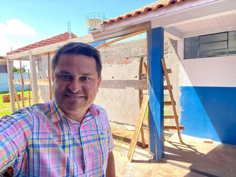 Prefeito acompanha obras nas Escolas Municipais