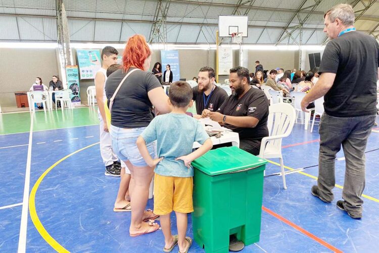Feira de serviços e cidadania, Paraná em Ação ultrapassa 400 mil atendimentos em quatro anos