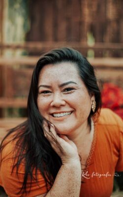 Karen Semprebom, fotógrafa em Porto Eucalipto, atende ensaios e festas infantis e é especializada em gestante e newborn. Vem há quatro anos realizando um trabalho espetacular na região de Nova Londrina.