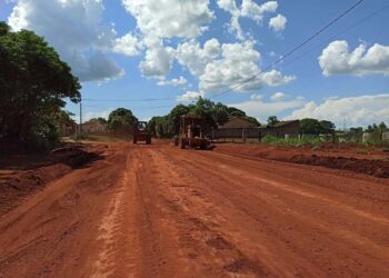 Moradores da Rua Minas Gerais  comemoram obras de pavimentação