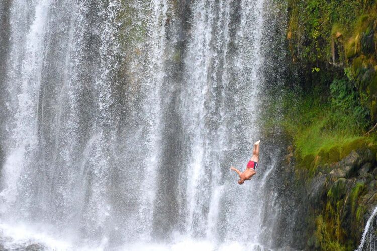 Ortopedista alerta sobre o risco de mergulho em águas rasas