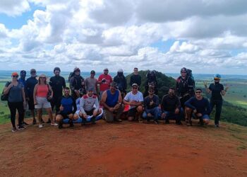 Confraternização de voo livre reúne 60 pilotos em Terra Rica