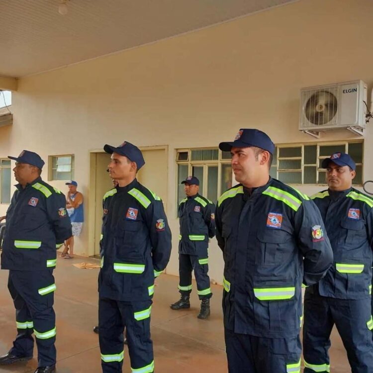 Defesa Civil do município recebe novos fardamentos e equipamentos de segurança