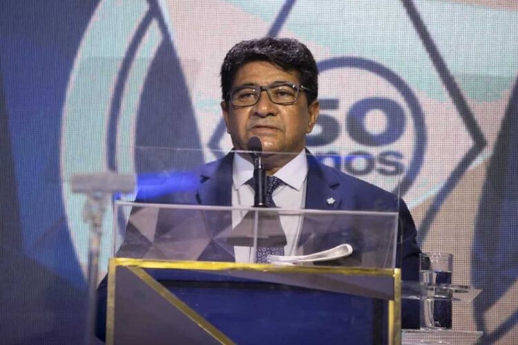 Presidente da CBF deve ir à Europa por  novo técnico; Ronaldo oferece ajuda