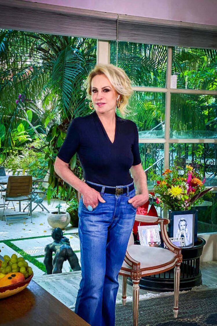 Ana Maria Braga conta perrengue para deixar litoral norte e diz que está com Covid