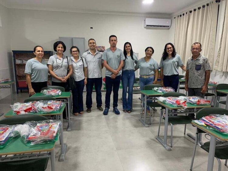 Prefeitura faz entrega da reforma da Escola Municipal Carlos Chagas