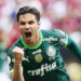 Raphael Veiga revela que mira em  três jogadores em bola parada