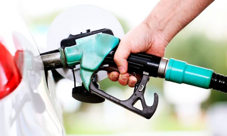 Retomada de tributos federais sobre gasolina  e etanol está prevista para março, diz Receita