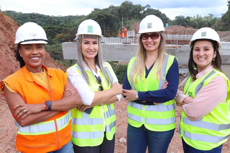 Engenheiras dedicadas, mulheres são protagonistas nas grandes obras de infraestrutura do Paraná