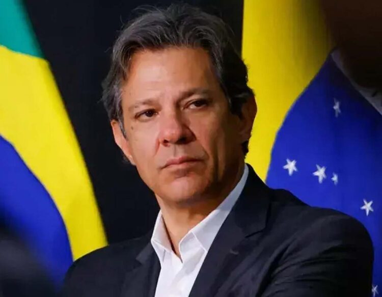 Petroleiras têm lucro exorbitante e taxar  exportação é solução de transição, diz Haddad