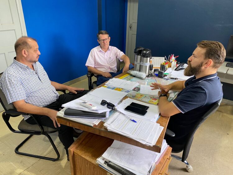 Secretário informa vereadores sobre andamento de obras em Paranavaí