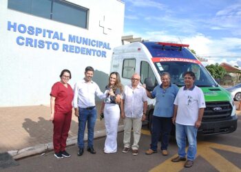 Terra Rica recebe veículo para transporte de pacientes