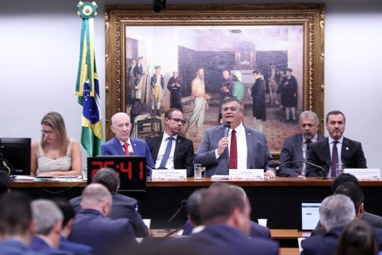 Decreto estende período de recadastramento  de armas até o dia 3 de maio
