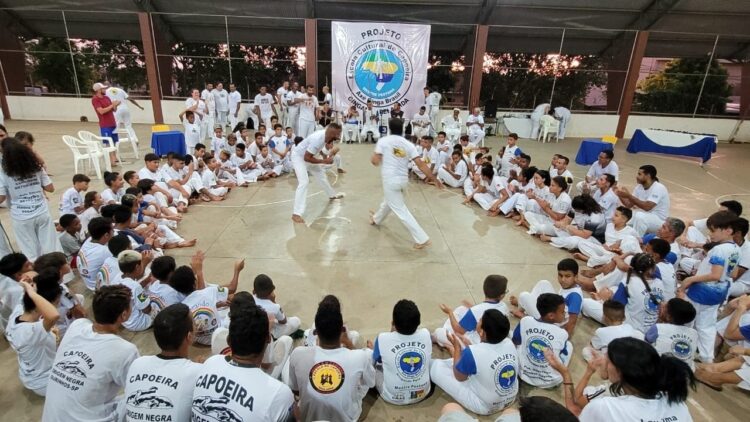 Jovens participam do 12º Encontro Interestadual de Capoeira