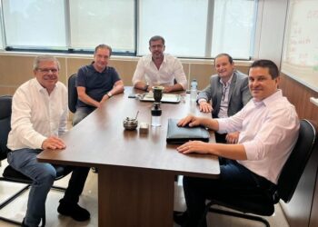 Prefeito participa de reunião na Cohapar em Curitiba