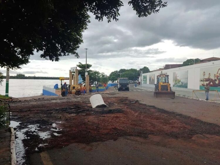 Trecho da rua Pioneiro João Mangialargo está sendo recuperado