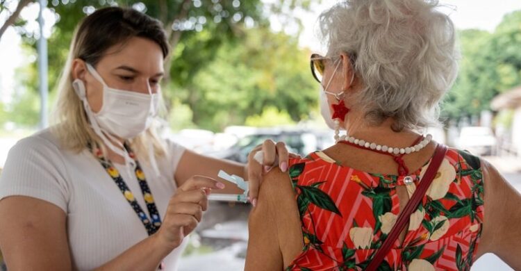 Com 2 milhões de doses já aplicadas,  movimento pela vacinação entra em nova fase