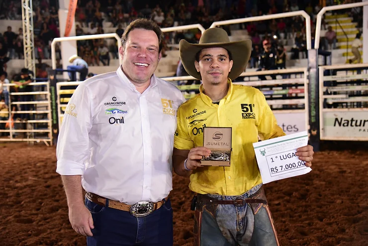Jair Honório de Oliveira Filho é o grande campeão do Rodeio em Touros da ExpoParanavaí