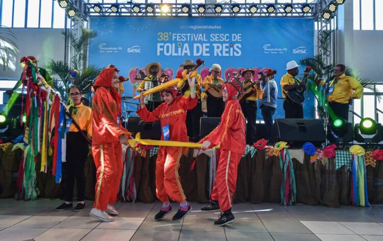 Domingo tem Festival Sesc de Folia de Reis em Paranavaí