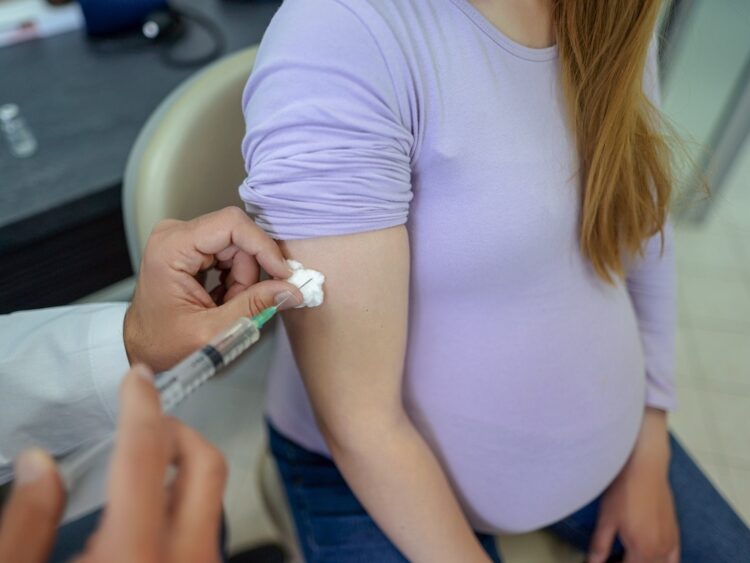 Gestantes e puérperas começam a receber vacina bivalente contra Covid-19 a partir desta terça-feira em Paranavaí