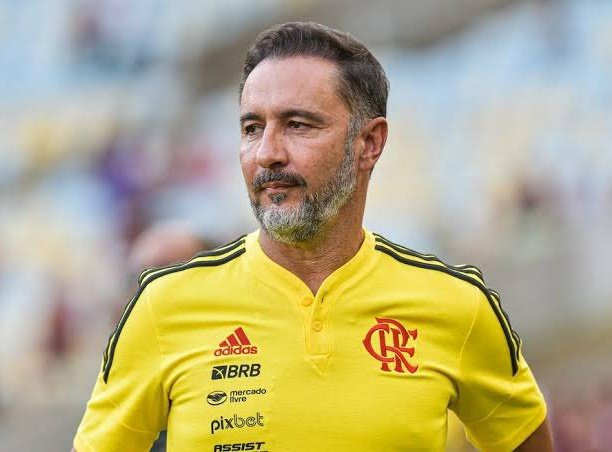 Jogadores do Flamengo saem em defesa de VP após derrota na Recopa