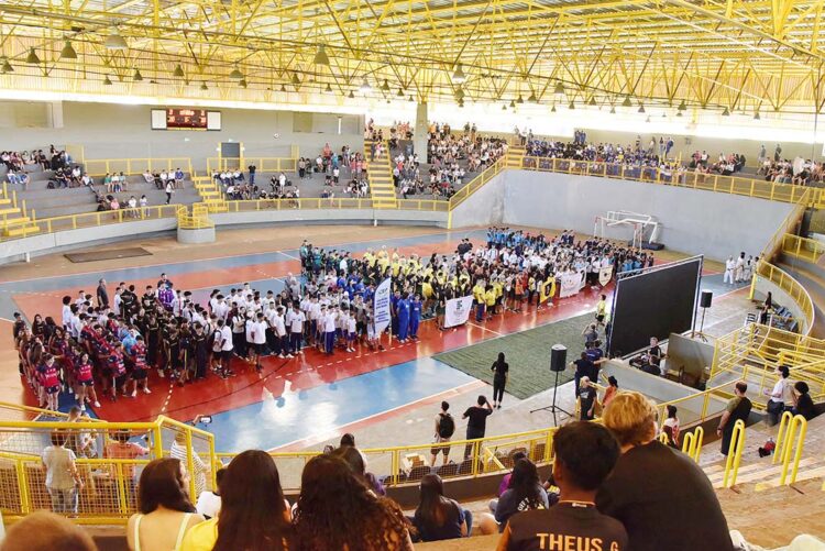 Aproximadamente mil jovens participam dos Jogos Escolares em Paranavaí