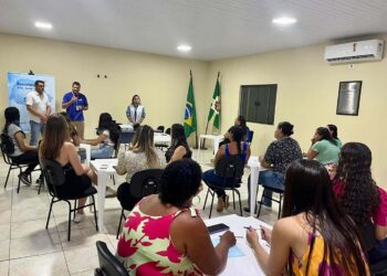Prefeito acompanha aula inaugural de mais  um curso de capacitação no município