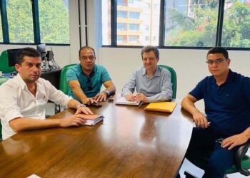 Prefeito Zé do Peixe cumpre  agenda na sede do Incra em Curitiba