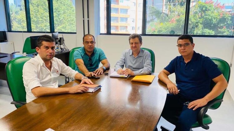 Prefeito Zé do Peixe cumpre agenda na sede do Incra em Curitiba