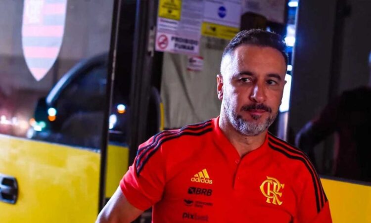 Flamengo demite Vítor Pereira após  sequência de tropeços em decisões