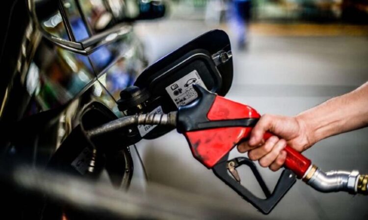 Gasolina deve subir em 22 estados e no Distrito Federal com novo ICMS