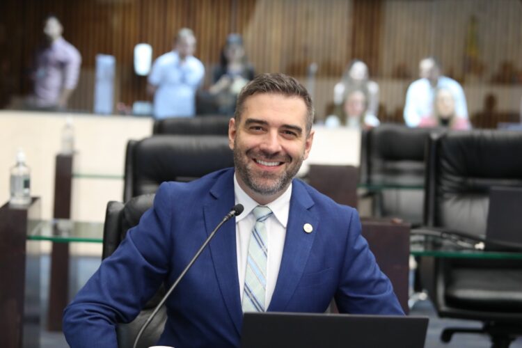 Deputado quer isenção de IPVA para pessoas com deficiência auditiva