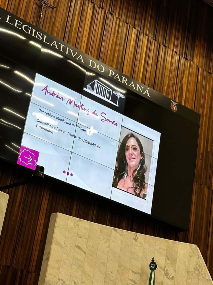 Secretária de Saúde Andréia Vilar recebe homenagem na Alep