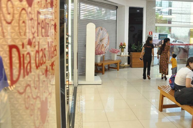 Comércio de Paranavaí vai até às 22 horas nesta sexta-feira