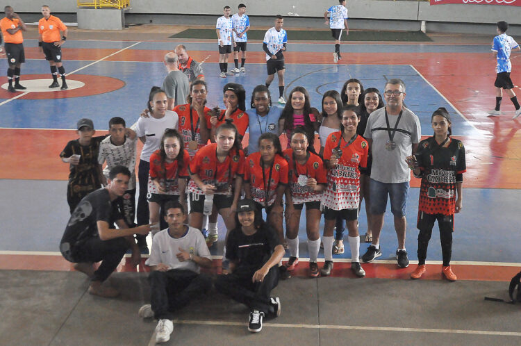 Dez equipes de Paranavaí participam dos Jogos Escolares