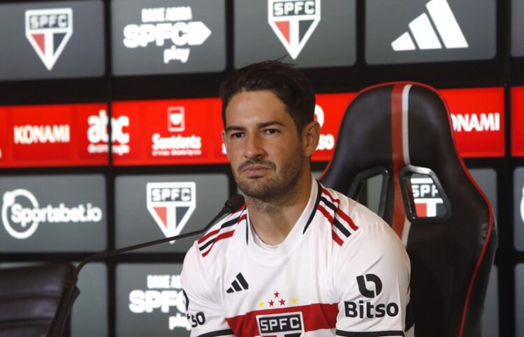 Pato declara amor e diz que trocaria tudo para ser campeão pelo São Paulo