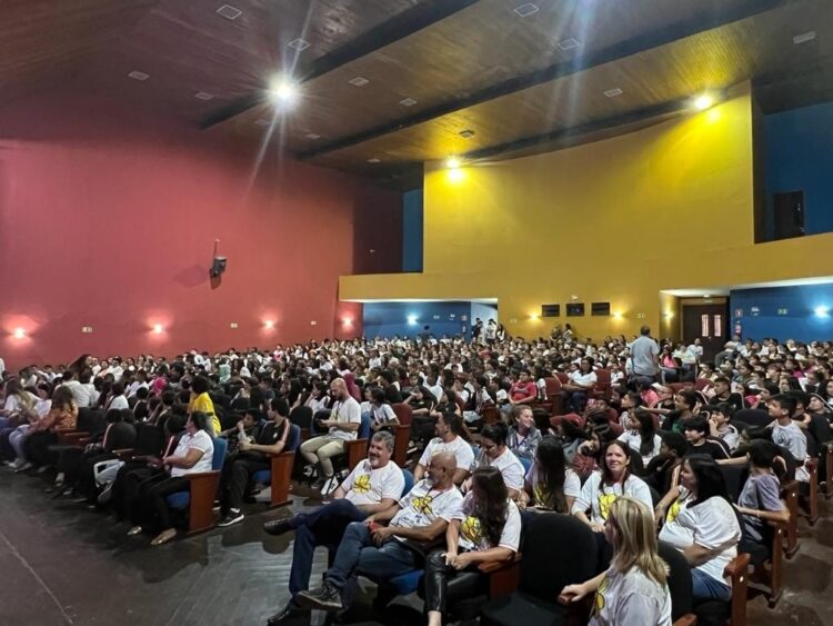 Evento alusivo ao maio laranja reúne centenas de crianças e adolescentes