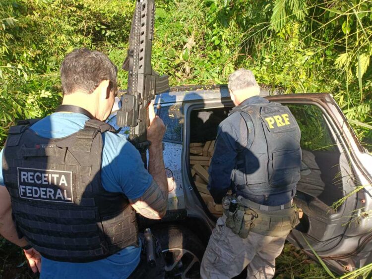Polícia Rodoviária Federal e Receita Federal apreendem quase uma tonelada de maconha em Maringá