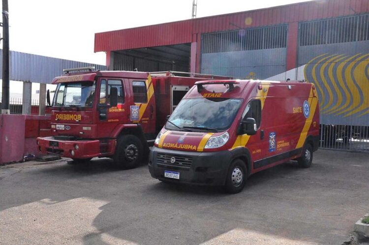 Idoso fica ferido após colisão entre automóvel e moto