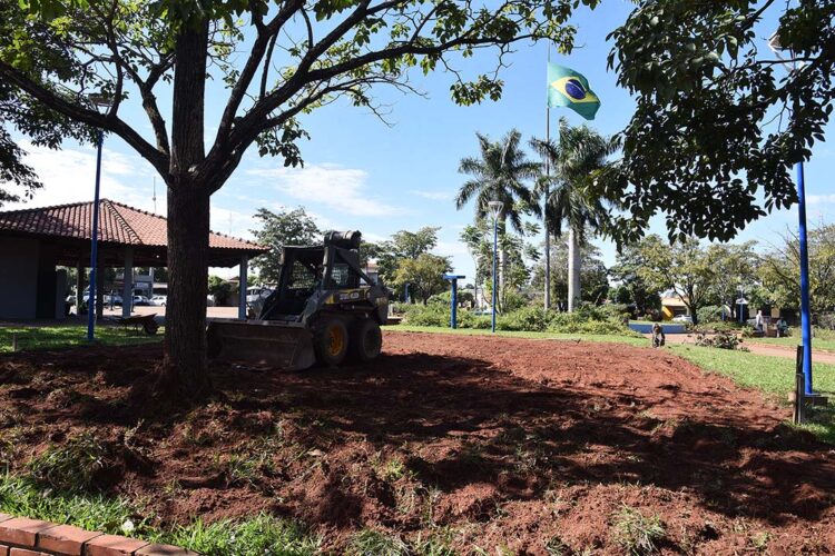 Obras do primeiro espaço de lazer infantil de Itaúna do Sul são iniciadas