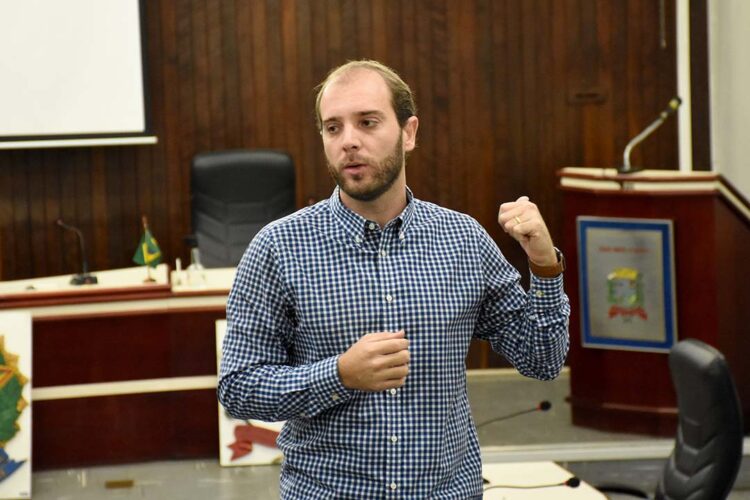 Presidente da Câmara manifesta preocupação com efeitos do greening sobre a economia